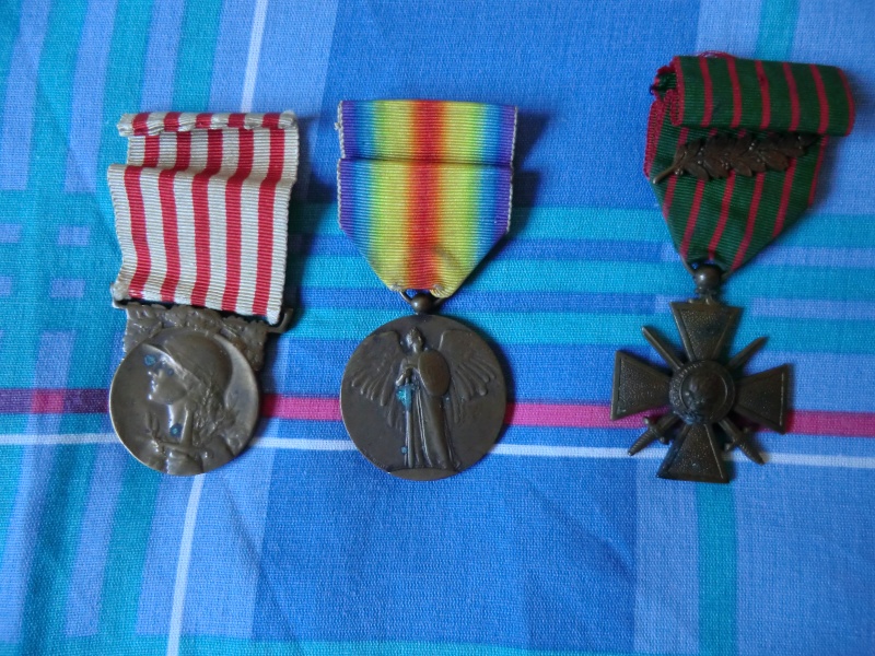 Médailles et boussole militaire Cimg0310