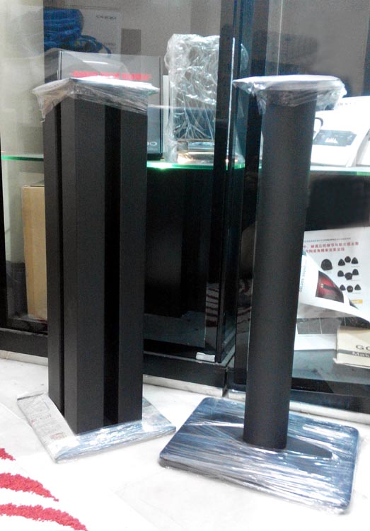 Speaker Stand 2Ft Tall with Spikes, customizable. Round Pillar / 4-Columns Stand110