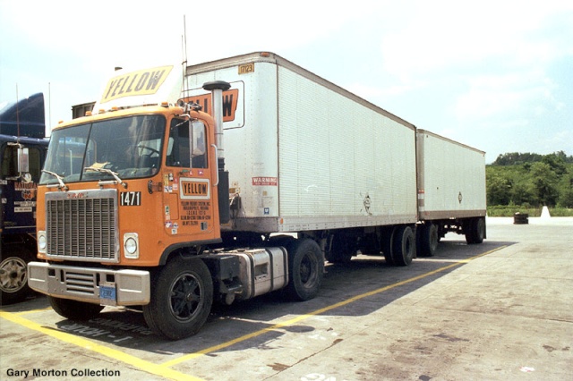 GMC astro Yellow10