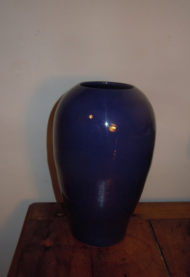 Vase bleu signé "Guy"? Dscn0014