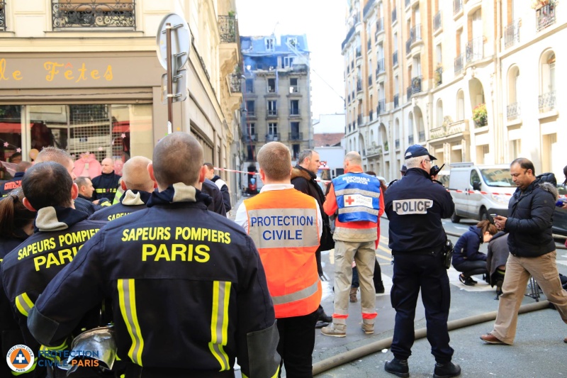 01/04/2016-12h20 -Explosion causes inconnues a cet instant Paris 6éme . 12891710