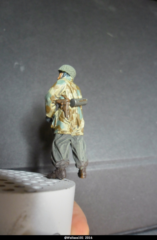 Fallschirmjäger (Jagdtiger crew 4) MK35 Eduard 1/35 Terminé :D - Page 2 Fini_015