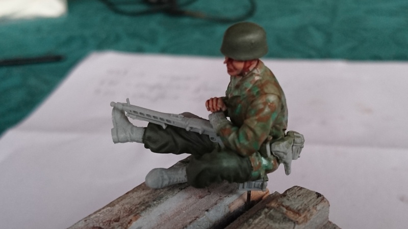 Fallschirmjäger MG42 gunner (Jadgtiger crew 5) Dragon 1/35 - Page 2 Fmj_8110