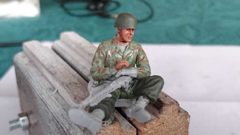 Fallschirmjäger MG42 gunner (Jadgtiger crew 5) Dragon 1/35 - Page 2 Fmj_9110