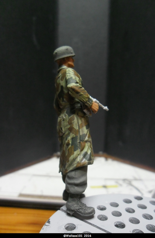 Fallschirmjäger (Jagdtiger crew 6) Legend Productions (LF0079) 1/35 (Terminé) Sam_1942