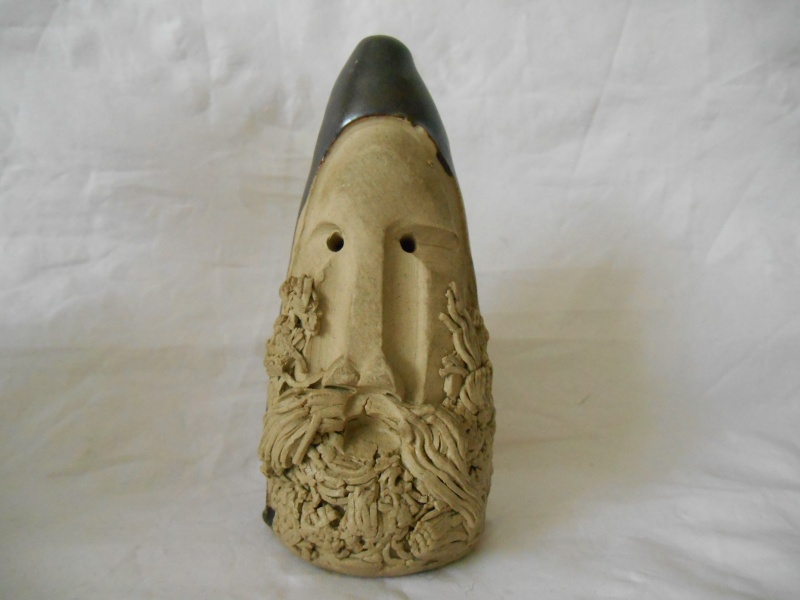 Bearded Monk like Head with makers mark - Waldron Pottery, Sussex   Dscn0010