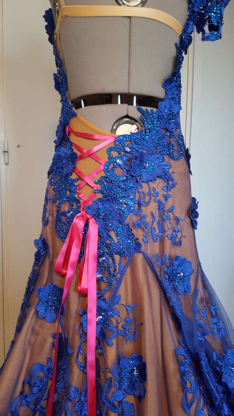 robes - 2 robes standards à vendre 10810