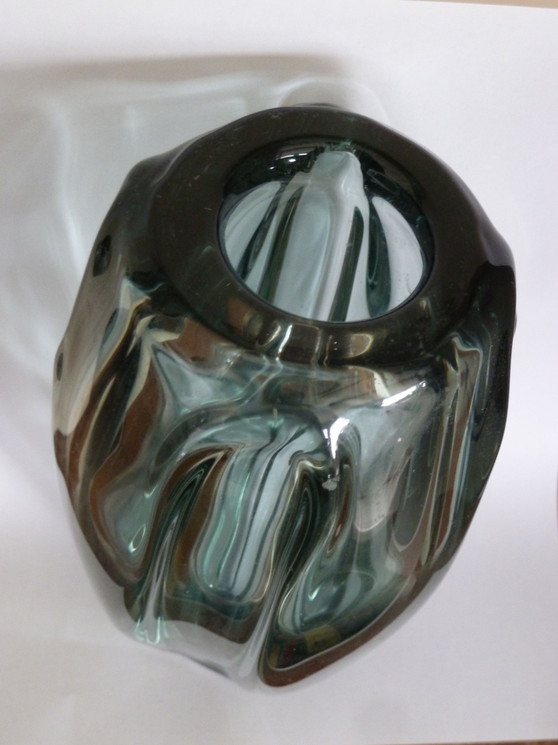 Vase verre épais seventies ? Fragment d'étiquette  Vvvb10