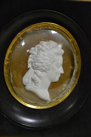 Collection : miniatures de Marie Antoinette et de ses proches - Page 9 23593710