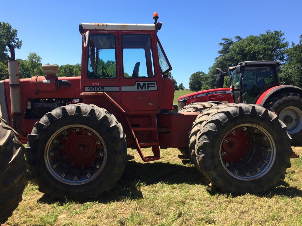 85 - Lucs sur Boulogne : exposition de tracteurs anciens Img_1819