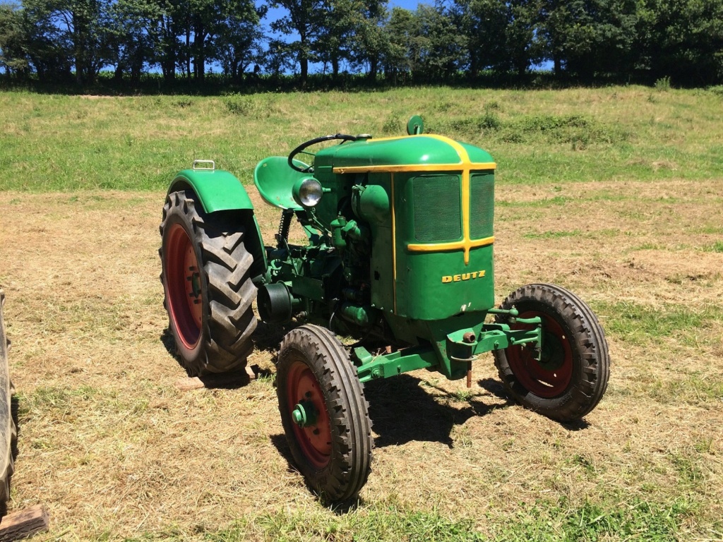 85 - Lucs sur Boulogne : exposition de tracteurs anciens Img_1826