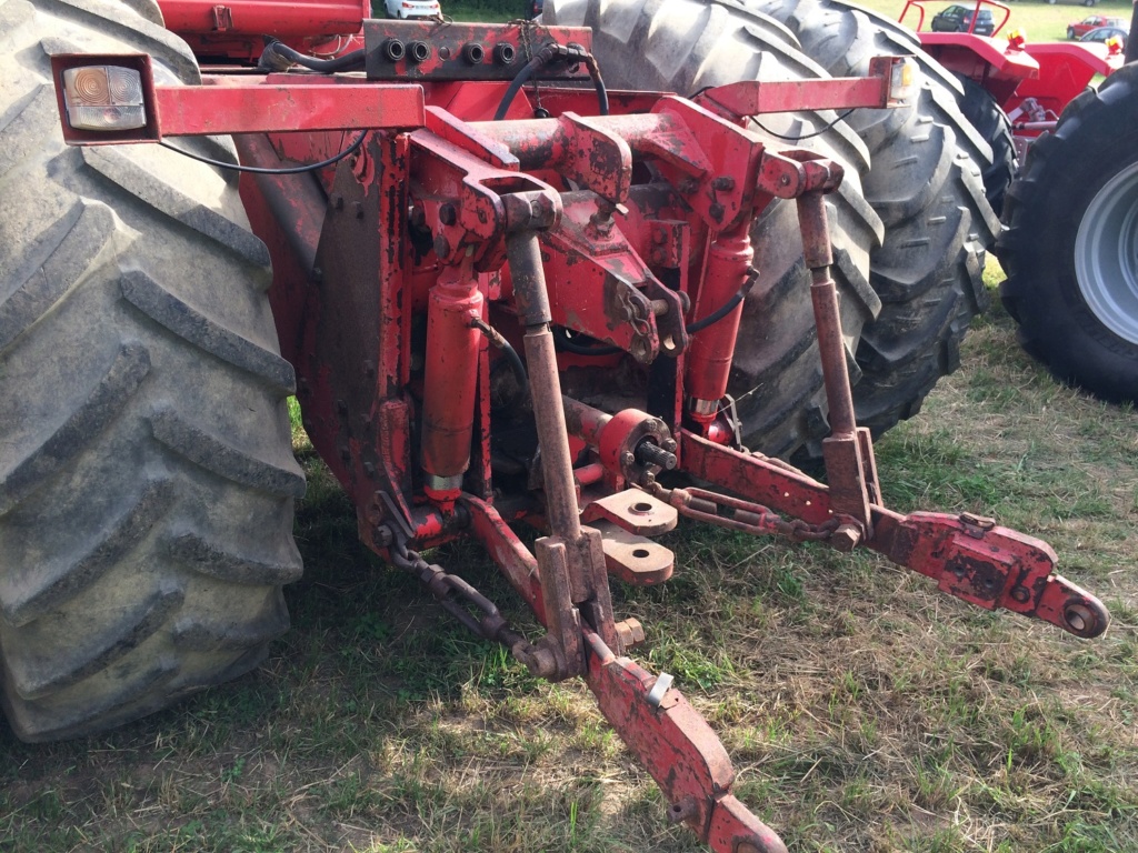 85 - Lucs sur Boulogne : exposition de tracteurs anciens Img_1910