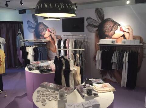 Tienda de ropa de ariana grande sale