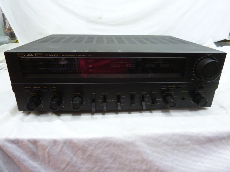 SAE Two A7 Integrated Amplifier ( Rare & vintage) Sold P1020413