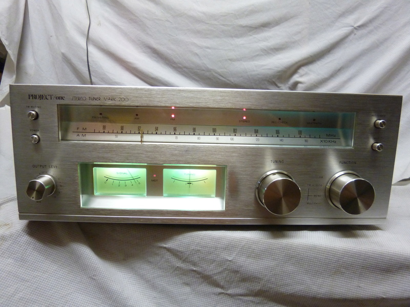 Vintage Project One Mark 200 Solid State Stereo Tuner-SOLD P1020812