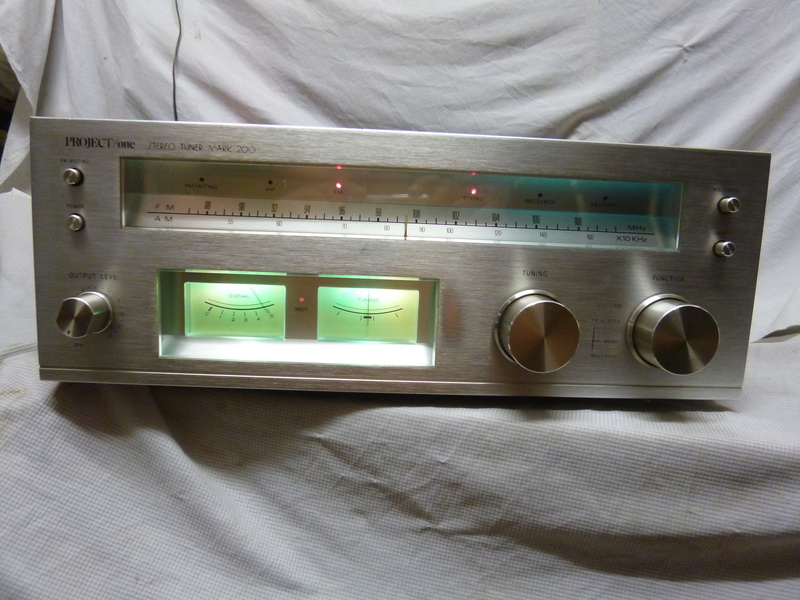 Vintage Project One Mark 200 Solid State Stereo Tuner-SOLD P1020813