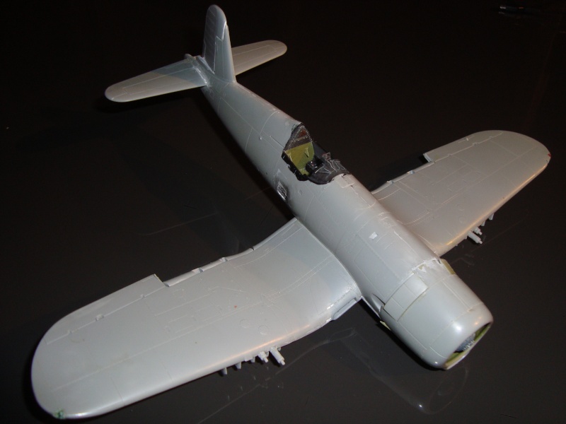 F4U-7 CORSAIR 1/48° Enfin terminé!!! - Page 4 Dsc01713