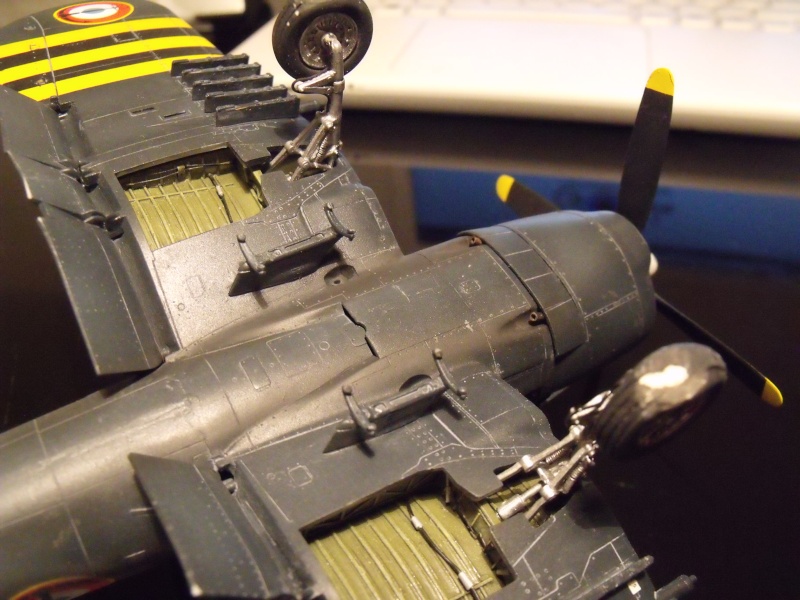 F4U-7 CORSAIR 1/48° Enfin terminé!!! - Page 7 Dscf6616