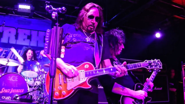 Ace Frehley News ! - Page 25 5703c411