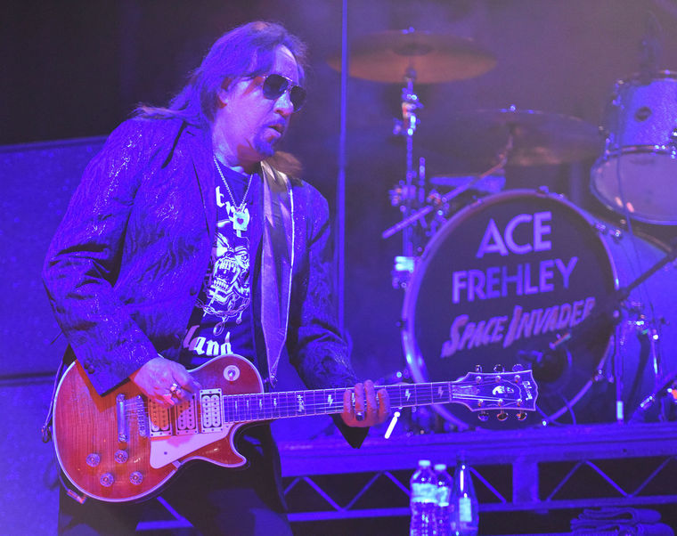 Ace Frehley News ! - Page 25 57070a13