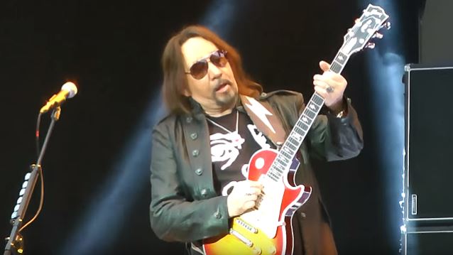 Ace Frehley News ! - Page 29 Acefre21