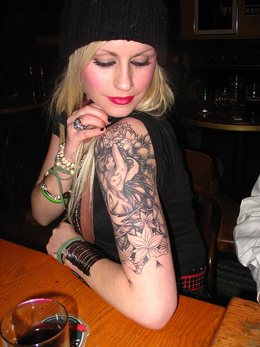 CHARME - Les plus belles femmes sont tatouées... - Page 3 Combin10