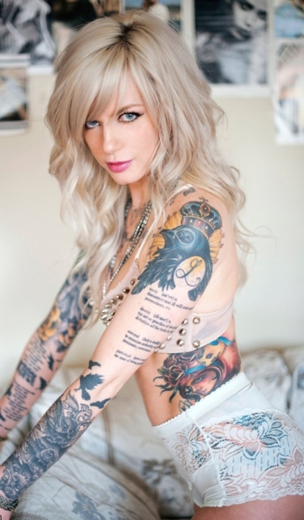 CHARME - Les plus belles femmes sont tatouées... - Page 3 I3710