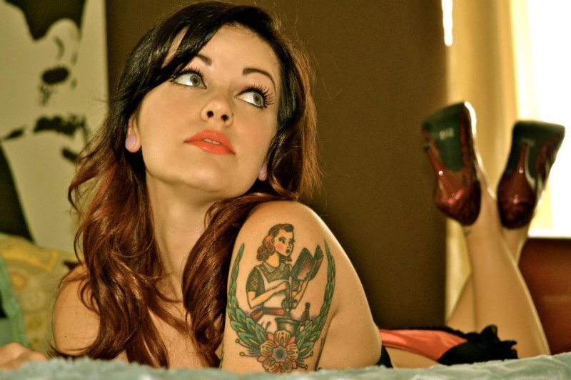 CHARME - Les plus belles femmes sont tatouées... - Page 9 Ruby-f10