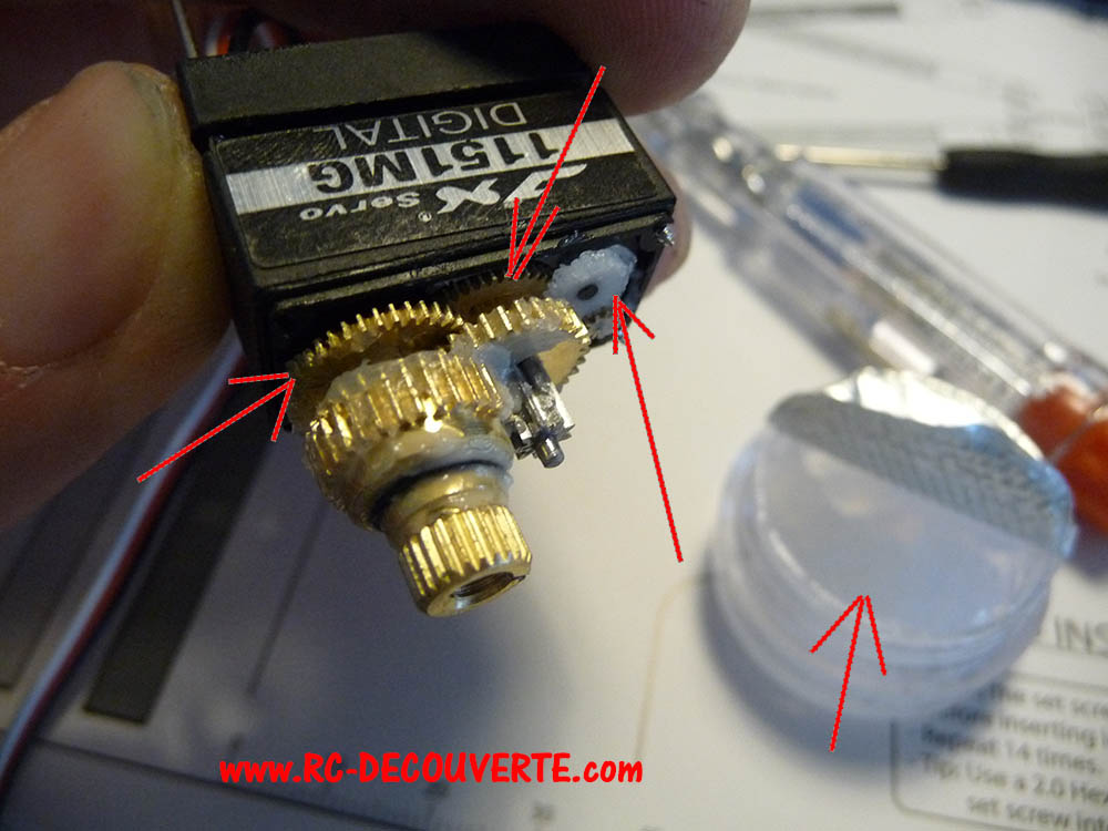 Micro servo en remplacement des 2065 des TRX-4 et TRX-6 : différentiel et boite de vitesse - Page 2 Boom-r70