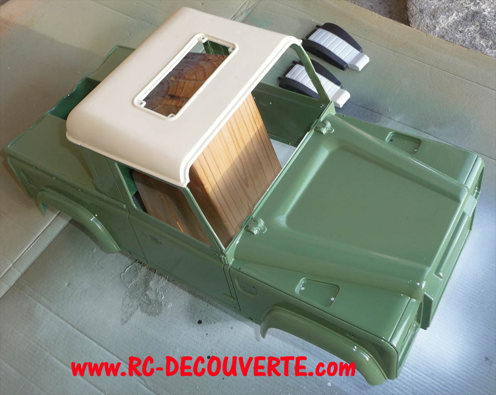 Fabrication Land Rover Pickup Defender D90 pour Léo - Page 5 Peintu14