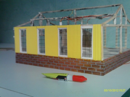 HO - Construction d'une remise 3voies - Page 2 Imag0048