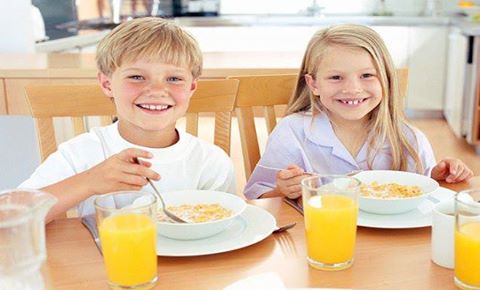 طرق ممتازة تجعل أطفالك يتناولون وجبة الفطور 11111296