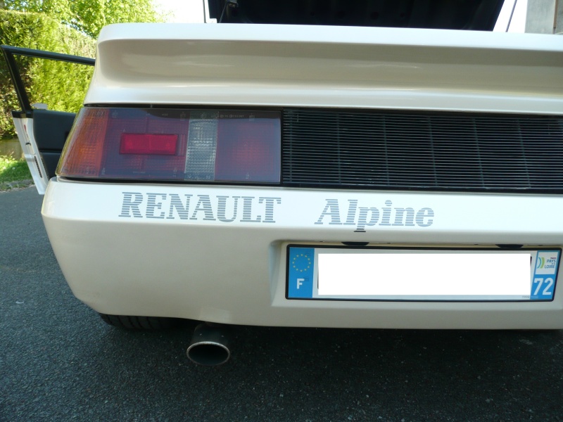 couleur d'autocollant "renault alpine" - Page 2 P1080012