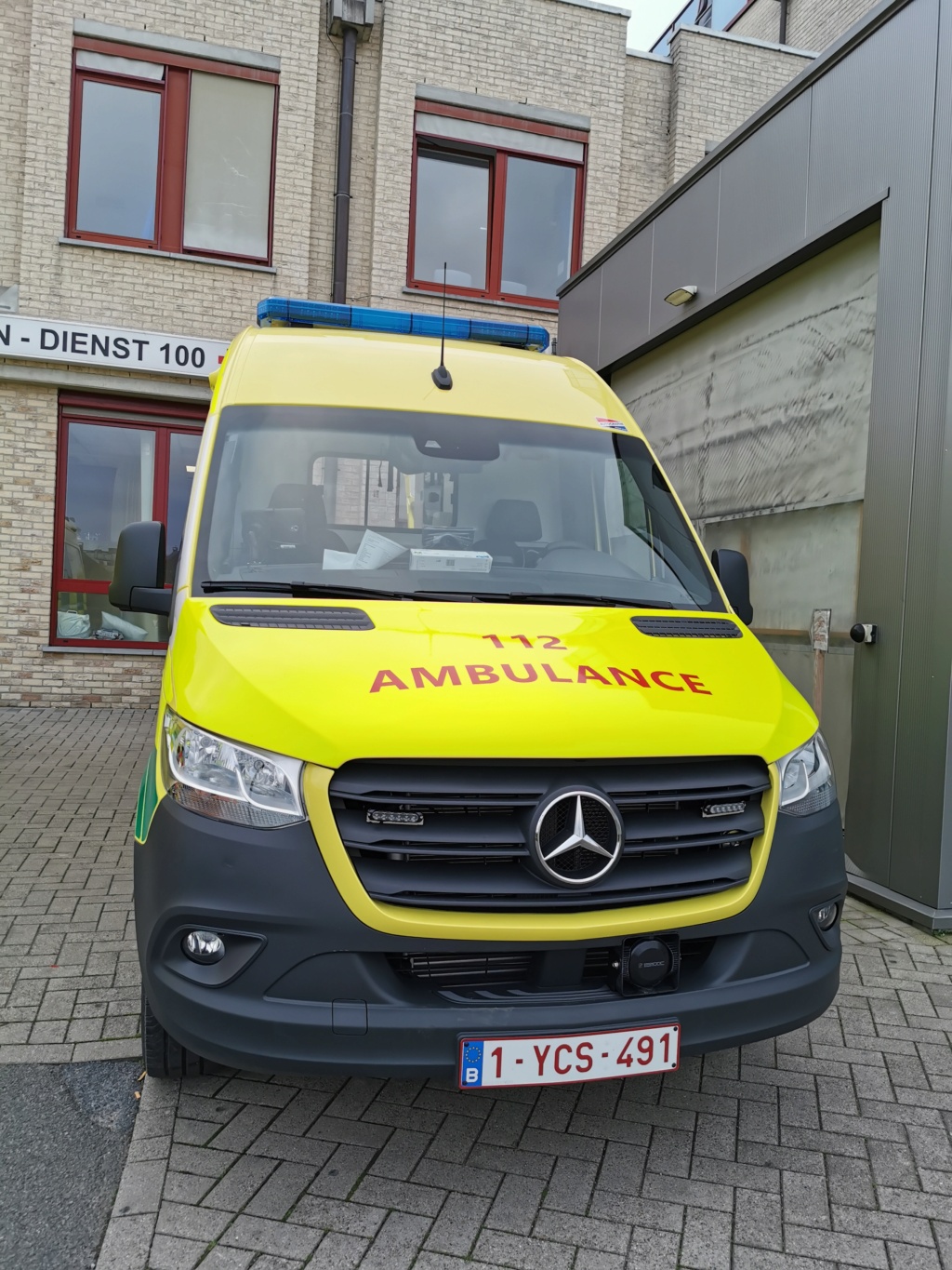 2 nouvelles ambulances pour la zone  du Brabant wallon Img_2018