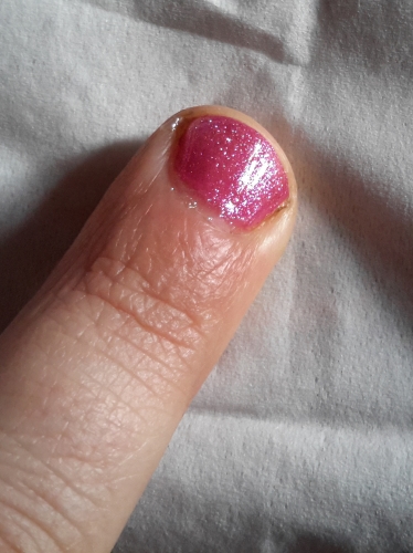 essence Top Coat "All that Shimmers" Finger10