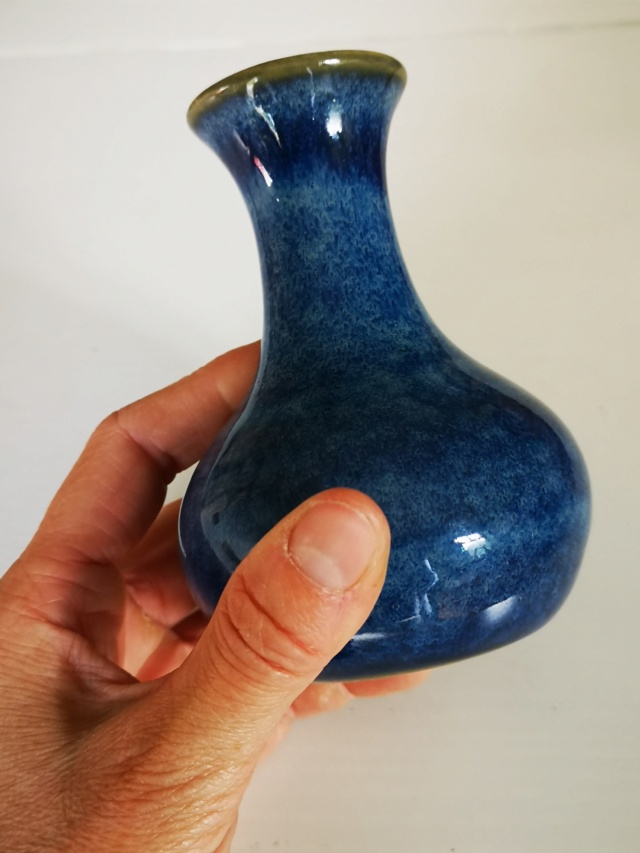 Heavy, gloss glazed bud vase with FHS mark Img_2023