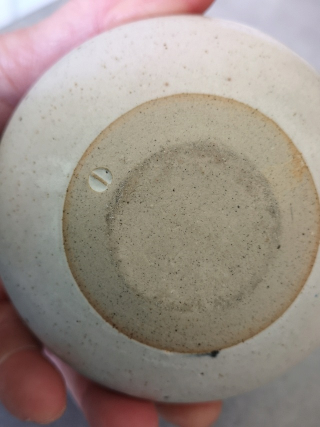 Stoneware lidded trinket dish, circle mark with line Img_2053