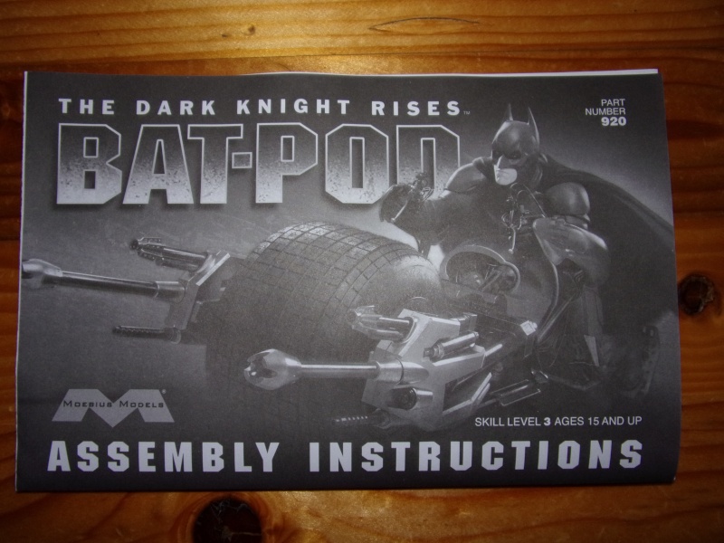 The Dark Knight Rises    BAT-POD  [Moebuis Models 1/25éme] 102_1224