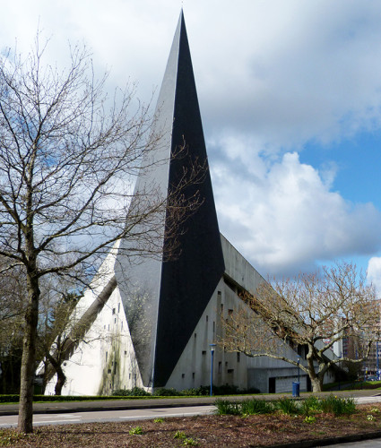 Mid Century Modern in Brest (France) Eglise10