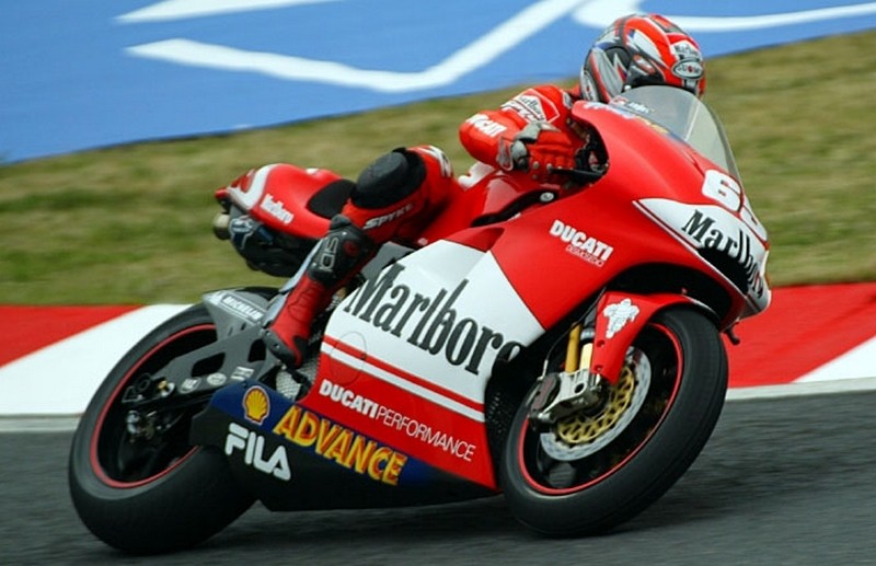 [heller/tamiya-1/12°] Ducati GP3  2003-l10