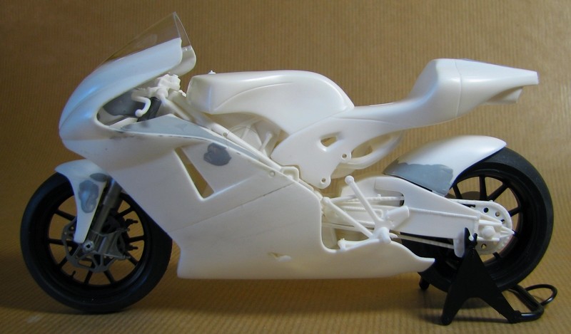 [heller/tamiya-1/12°] Ducati GP3  Img_0061