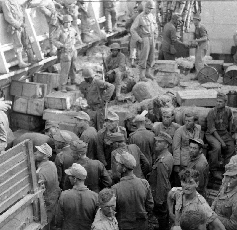Prisonniers 90° Pz Division - île d'Elbe juin 1944 12316110