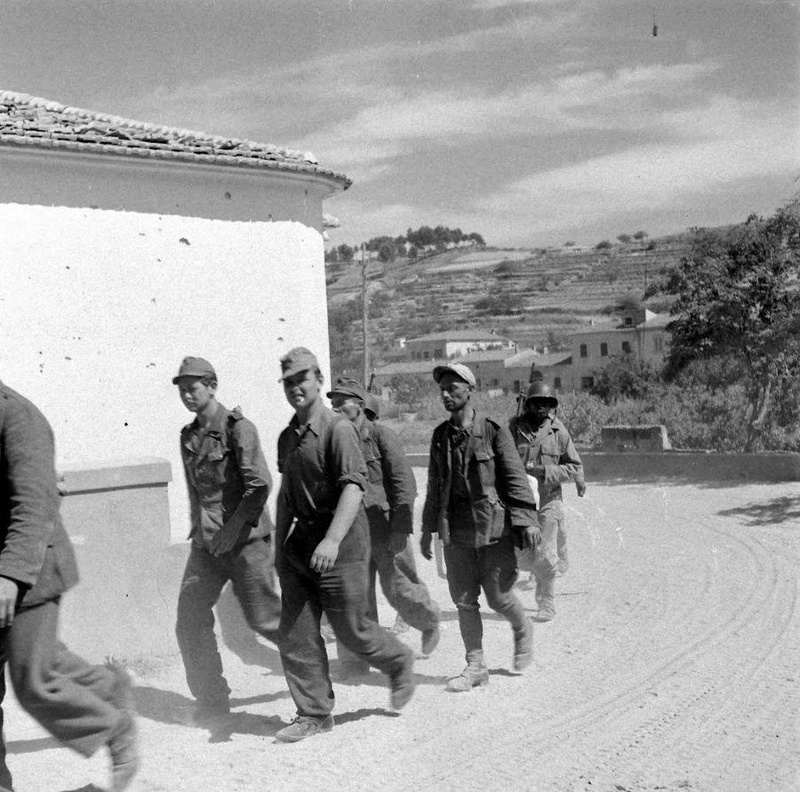 Prisonniers 90° Pz Division - île d'Elbe juin 1944 12342610