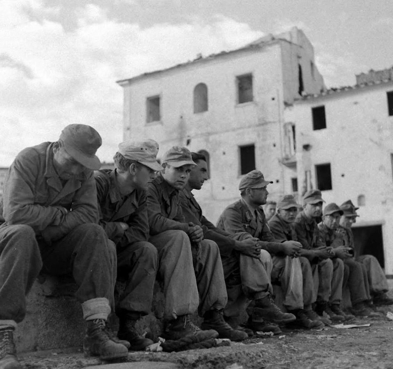 Prisonniers 90° Pz Division - île d'Elbe juin 1944 12346410