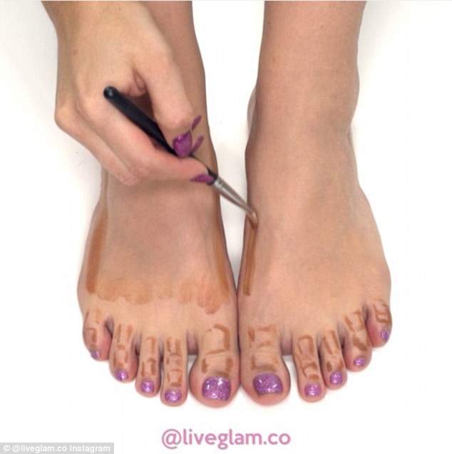 Crazy new beauty trend sees people contour their FEET to make them look slimmer Image23