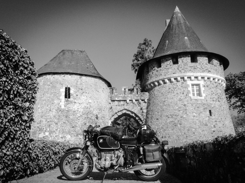 Photos de vous et de votre moto devant ....un château  - Page 13 Image10