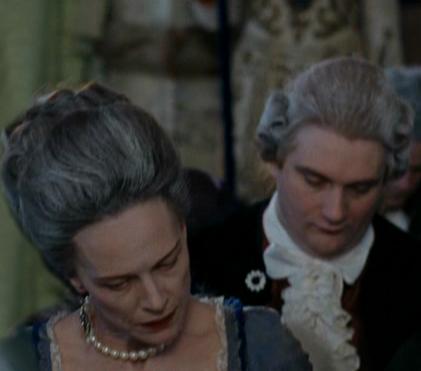 Marie Antoinette avec Kirsten Dunst (Sofia Coppola) - Page 3 Maga-e11