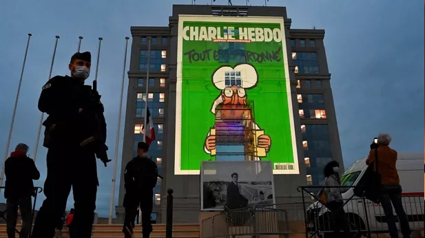 Francuzi na javnim zgradama objavili mega karikature Muhameda XD 612
