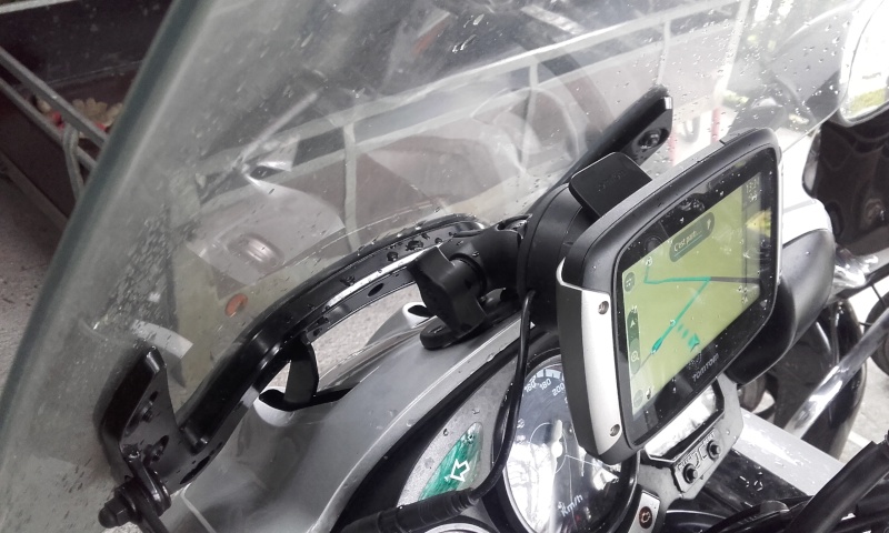 SUPPORT GPS AU DESSUS DU COMPTEUR Gps10