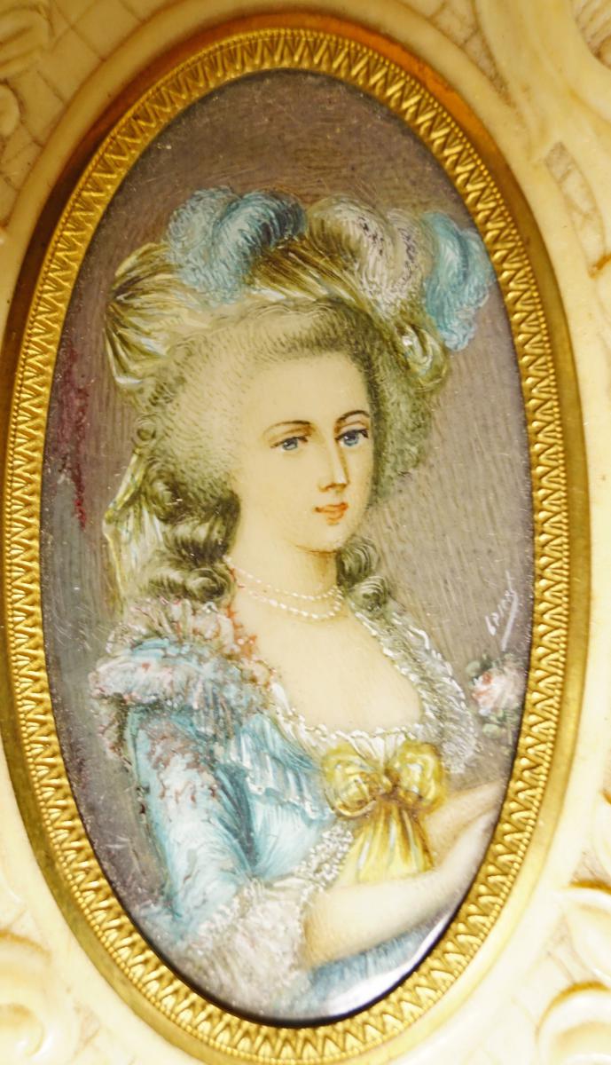 Miniatures de la famille de Louis XVI et Marie-Antoinette sur objets de beauté 13054915